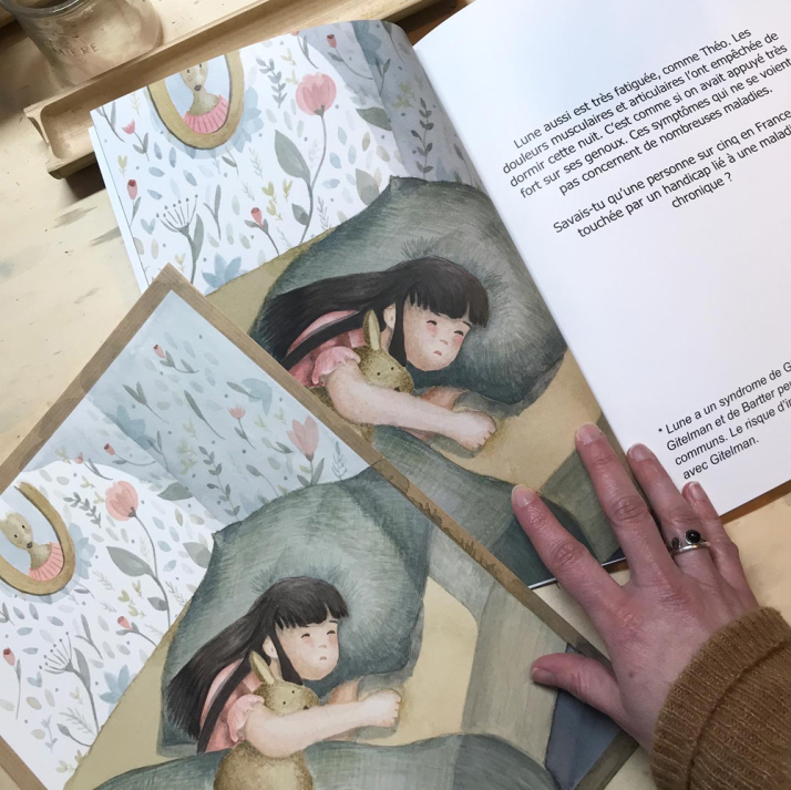 Illustration de Marjolaine Faure représentant une petie fille couchée dans son lit